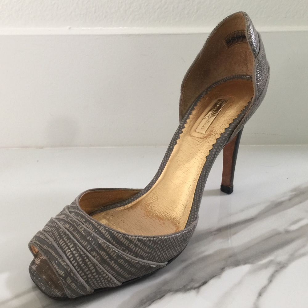 Report Signature Heels